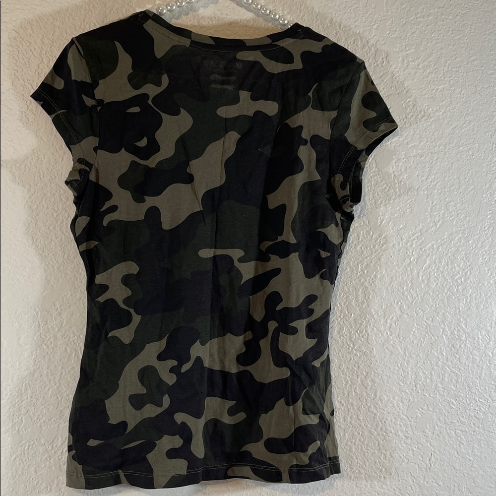 GUESS Women's Sterling Gold Sequin Big Box Logo Camo Tee Short Sleeve Large NEW - Picture 3 of 8
